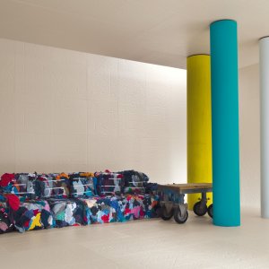 Lobby with an extra white Folded wall