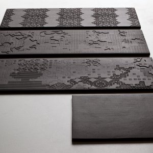 Bas-Relief Nero wall with deep shadows