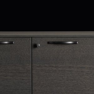 Height-adjustable Eleva meeting table in an Indian office