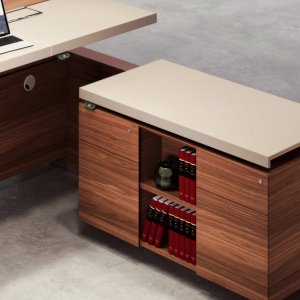 Meeting desk of the Altagamma collection with a leather centre and clear glass sides