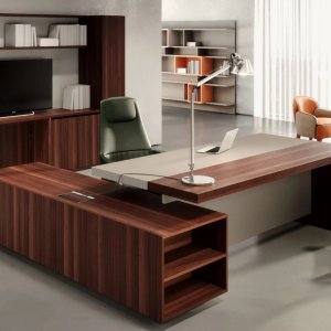 All-veneer version of the Ducale table by Estel, no leather band
