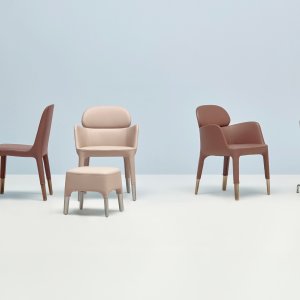 Ester 691 side chair, 48 cm wide, in a corporate meeting room
