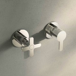 Concealed thermostatic shower control