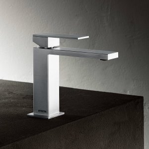Chrome Mint washbasin mixer by Fantini, single-hole model F004, on a counter