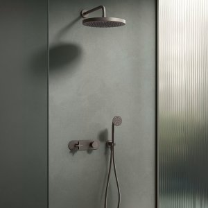 All three Flora handle types placed in a row on a stone counter