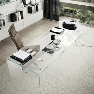 Crystal sides supporting the Air Desk by Gallotti & Radice