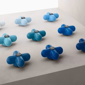 I Balocchi handles, nine in a line, graded from white up to dark blue