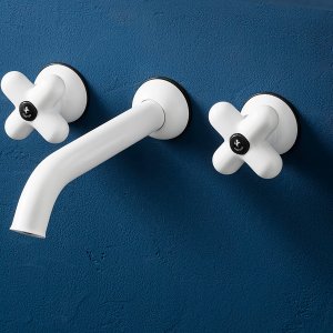 Red-and-chrome three-hole basin mixer I Balocchi from Fantini fitted on a blue washbasin