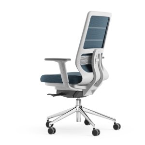 Seat depth lever under the Pyla cushion