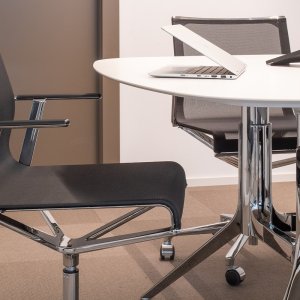Die-cast aluminium frame by ICF Office