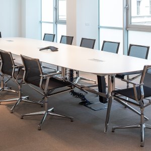 Auto-return swivel of the Stick Chair meeting chair
