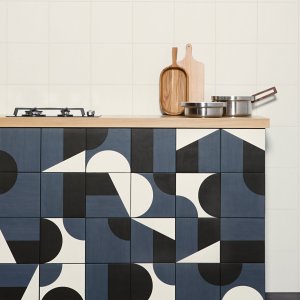 Plain Puzzle tiles in an office corridor