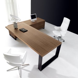 Director cabin furnished with the New Loop executive desk by IVM Office