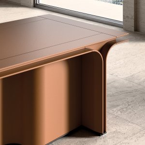 Natural Mascheroni leather worked along the profiles of a Jazz table