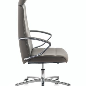 Several colours, one model: Klivia boss chairs side by side