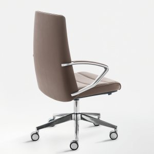 Polished aluminium armrest of Klivia topped with upholstered multilayer