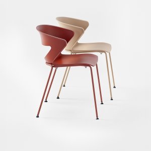 Swivel Kicca chair, four feet and no castors, placed in a discussion room