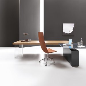 Total black Kyo table for a formal boardroom