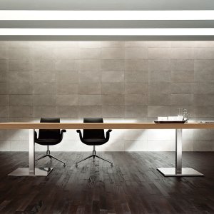 Presidential Kyo desk with panelled wooden leg