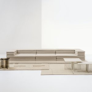 Three-seater Acamante sofa from LaCividina measuring 395 cm, base in ivory lacquer