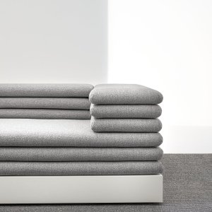 The 210 cm Acamante dormeuse designed by Elisa Ossino, seen lengthwise