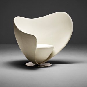 Two-seater Mon Coeur sofa from LaCividina, viewed head-on with both ends lifting