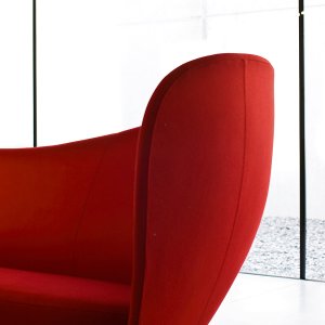 Back view of the Mon Coeur two-seater, one smooth curve end to end