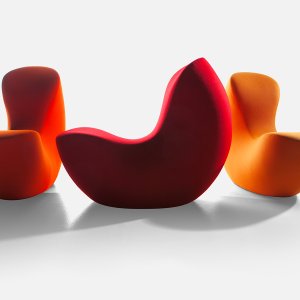 Visitor chair Nautile by LaCividina in side view, back and seat in one sweep
