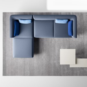 Low 60 cm table by LaCividina placed next to a Node+ island