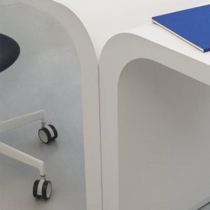 Satin chrome structure of Brunch by Lapalma