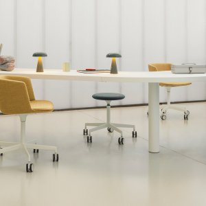 Self-braking castors under the Cut task version