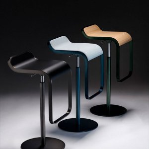 LEM ES81 outdoor stool on a hotel terrace