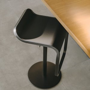 Blue galvanic finish of the LEM stool