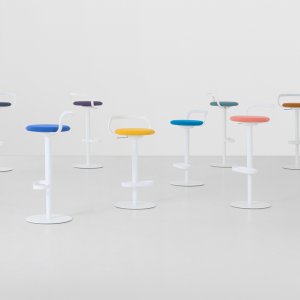 Height-adjustable MAK stool by Lapalma at a high table