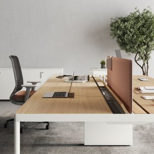 Growing office floor furnished with Fil Rouge workstations