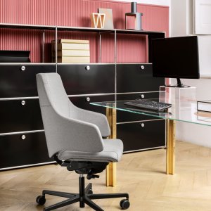Italia chair in leather with vertical channels
