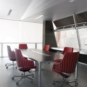 Steel rod frame of the Italia executive chair