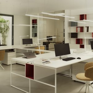 Sound-absorbing screen fitted to a 20.Venti workstation