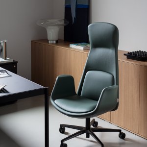 Presidential Nordic armchair on an aluminium base