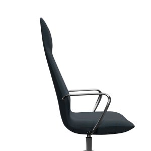 Rear view of the Synua executive chair