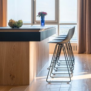 Miunn chair and bar stool family in one lounge