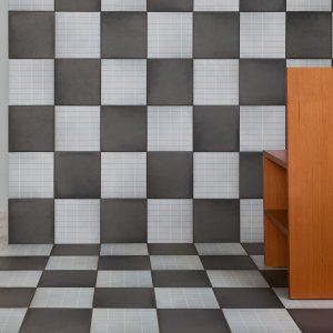 Aurore Light Grey Grid S and Grid L in an executive washroom