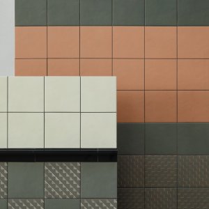 Glossy Dintorni Raccordo profile in Caramel and Nero