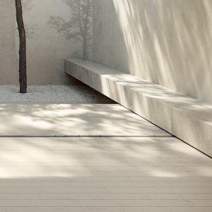 Otto by Mutina floor and wall in one tone in a washroom