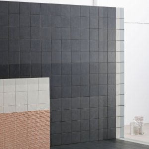 Black base tile of the Tape collection by Mutina