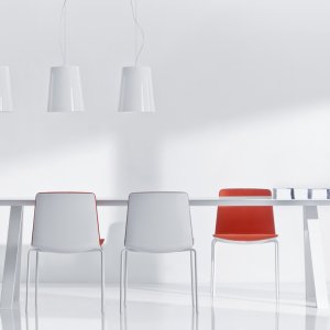 Extruded aluminium frame carrying the top of Arki-Table