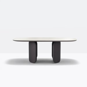 Open-bracket arrangement of the same Elinor table