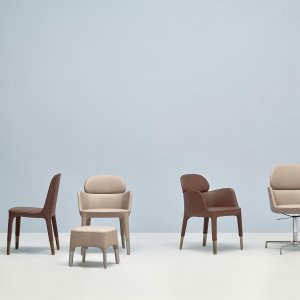 Conference room chairs Ester by Pedrali around a meeting table