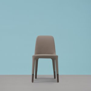 Steel frame with elastic belts inside the Ester seat