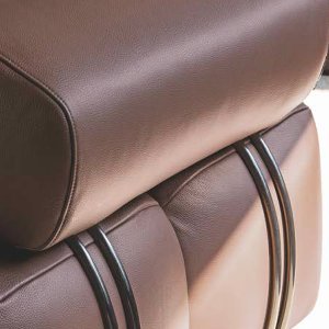 Backless Qubik seat in an open office